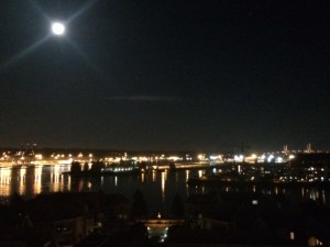 A terrible phone camera picture of a lovely view of the full moon over the Fraser River. 